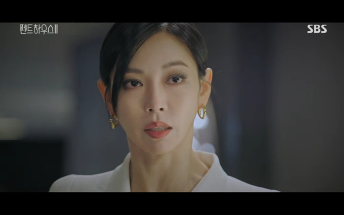 'Penthouse 2' tập 3: Bae Rona quỳ lạy để về phe 'cô giáo' Cheon Seo Jin, Ha Yoon Cheol cưỡng hôn vợ cũ Ảnh 31