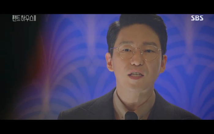 'Penthouse 2' tập 3: Bae Rona quỳ lạy để về phe 'cô giáo' Cheon Seo Jin, Ha Yoon Cheol cưỡng hôn vợ cũ Ảnh 33