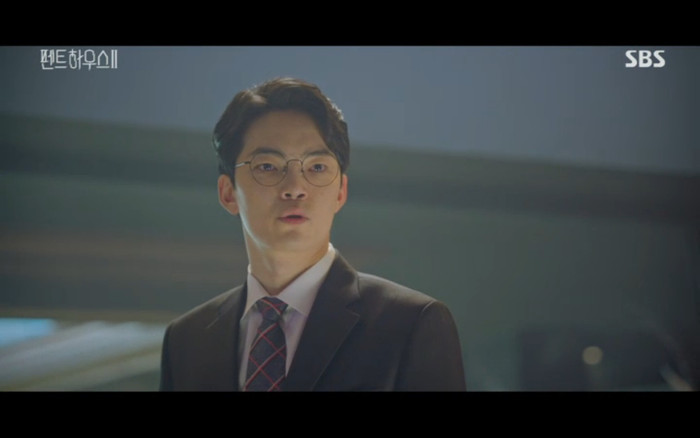 'Penthouse 2' tập 3: Bae Rona quỳ lạy để về phe 'cô giáo' Cheon Seo Jin, Ha Yoon Cheol cưỡng hôn vợ cũ Ảnh 34