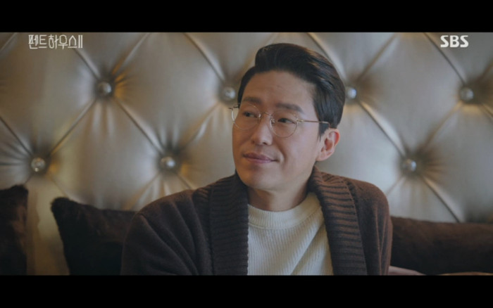 'Penthouse 2' tập 3: Bae Rona quỳ lạy để về phe 'cô giáo' Cheon Seo Jin, Ha Yoon Cheol cưỡng hôn vợ cũ Ảnh 36