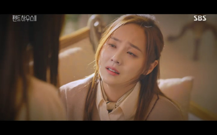 'Penthouse 2' tập 3: Bae Rona quỳ lạy để về phe 'cô giáo' Cheon Seo Jin, Ha Yoon Cheol cưỡng hôn vợ cũ Ảnh 39