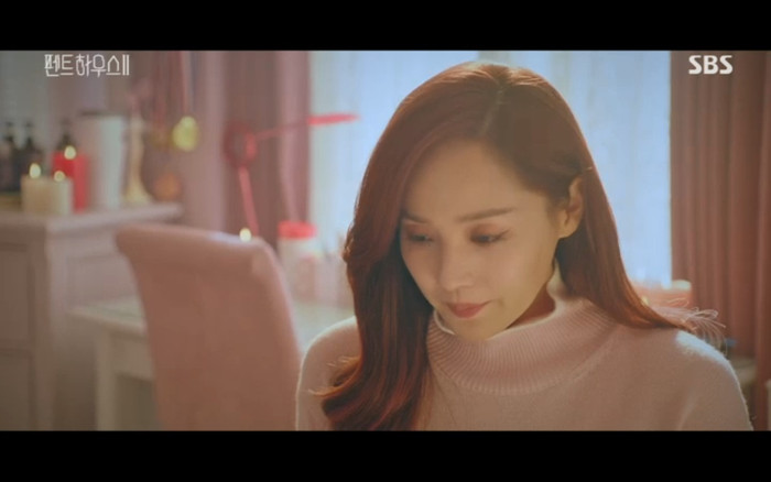 'Penthouse 2' tập 3: Bae Rona quỳ lạy để về phe 'cô giáo' Cheon Seo Jin, Ha Yoon Cheol cưỡng hôn vợ cũ Ảnh 42