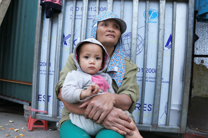 Người mẹ buồn rầu khi 3 con trai vướng tù tội.