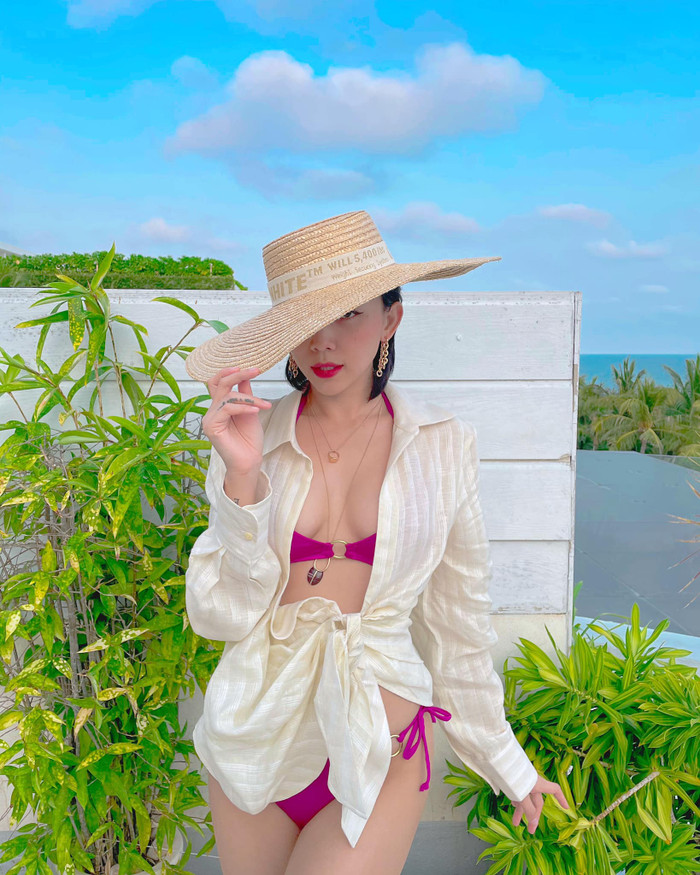 Đây sẽ là gợi ý cho các cô nàng nếu sắp đến có chuyến đi biển thì có học hỏi theo Tóc Tiên 