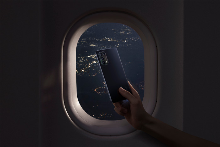 OPPO Reno5 5G phiên bản màu đen huyền bí.