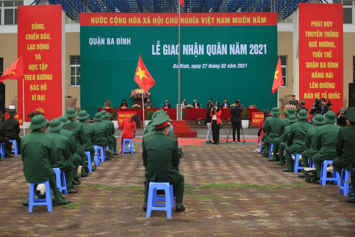 Hôm nay (27/2), 30 quận, huyện, thị xã của thành phố Hà Nội tổ chức lễ giao nhận thanh niên nhập ngũ năm 2021.