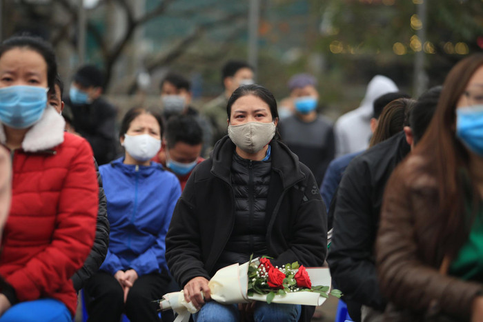 Người thân của chiến sĩ đến tiễn con em mình lên đường nhập ngũ