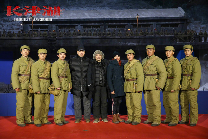 Fan xót xa tình cảnh của Dịch Dương Thiên Tỉ trong hậu trường 'Trường Tân hồ' Ảnh 8