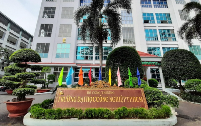 Sinh viên ĐH Công nghiệp TP.HCM tiếp tục học trực tuyến đến hết 14/3 Ảnh 2