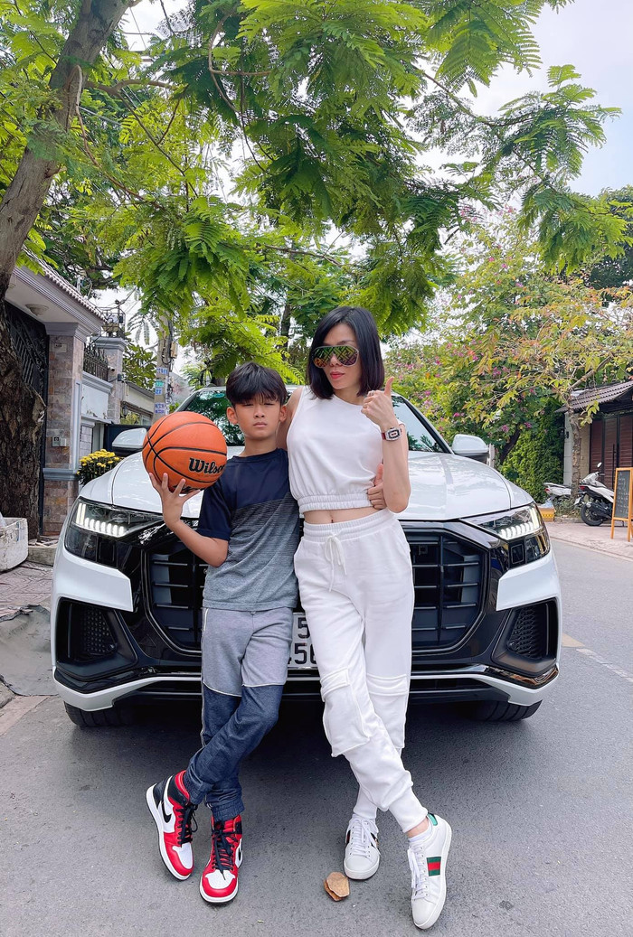 Trước đó, Lệ Quyên từng chia sẻ việc con trai rất muốn ra Hà Nội để đón Tết với mẹ và bà ngoại nhưng vì tình hình dịch bệnh nên không thể