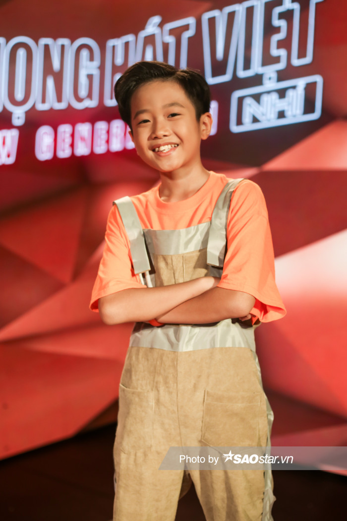 Minh Kỳ sở hữu chất giọng trong trẻo với những nốt cao, sáng và phong cách biểu diễn năng động, tràn đầy năng lượng. Yếu tố giúp Minh Kỳ giành chiến thắng ở vòng Đối mặt là sự thăng hoa trong cảm xúc - âm nhạc. Cậu bé đã có phần thể hiện nhỉnh hơn Phước Khang so với khi tập luyện theo nhận xét của Emily.