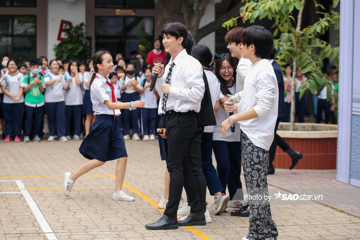 TooF.P (Uni5) tiết lộ quá khứ 'chấn động' thời đi học: Bị cô giáo nhắc nhở đừng 'thả thính' lung tung Ảnh 6