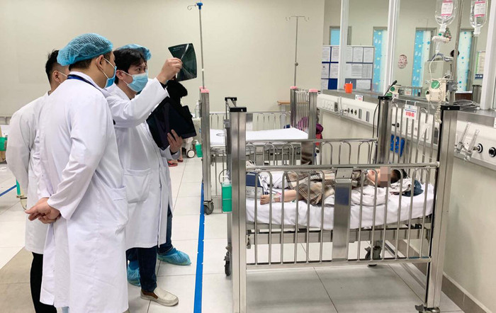 Cháu bé 2 tuổi rơi tầng 12 chung cư may mắn được cứu sống sức khỏe đã ổn định. (Ảnh: Khánh Chi / VnExpress)