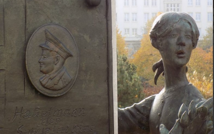 Người hùng cứu bé gái rơi từ tầng cao 'phiên bản' Liên Xô: Đỡ sức nặng tương đương xe máy Ảnh 2