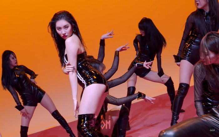 Sunmi phát hành clip vũ đạo ca khúc Tail, gây ấn tượng với tạo hình cái đuôi Ảnh 2
