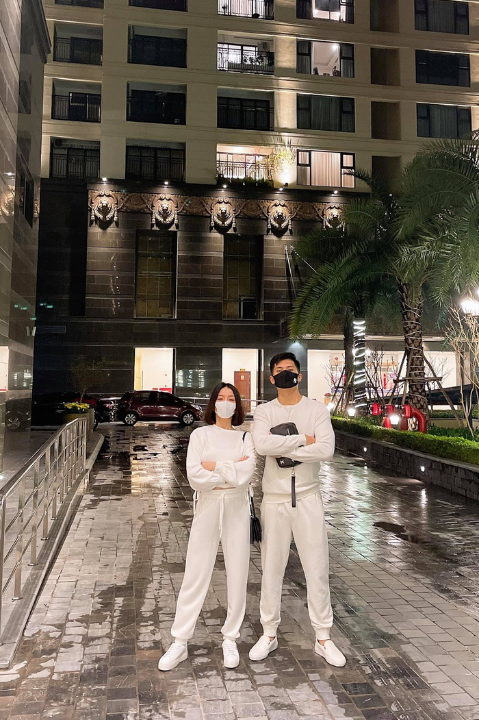 Sau khi công khai mối quan hệ, Lệ Quyên và Lâm Bảo Châu đã thoải mái trong việc thể hiện tình cảm trên mạng xã hội