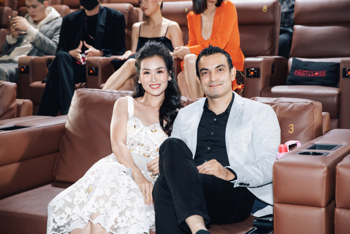 Võ Hạ Trâm đang có cuộc sống hôn nhân đày viên mãn bên ông xã Vikas.