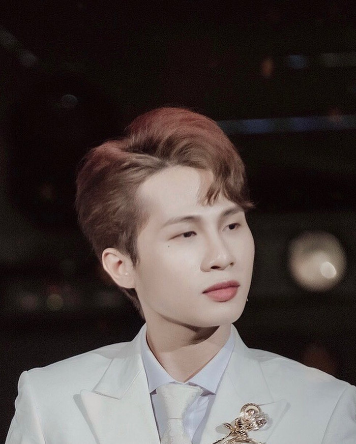 Cận cảnh làn môi được tô sắc còn hơn sự thờ ơ của crush.