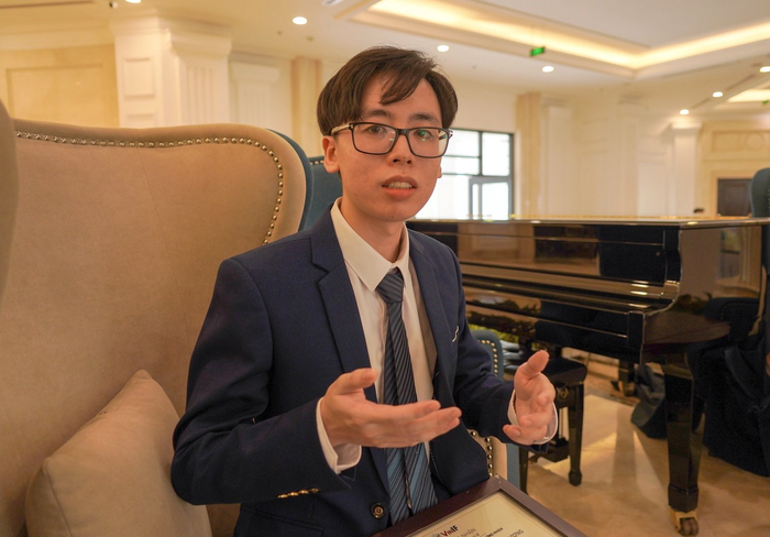 Nam sinh Trương Tiến Hoàng Dương.