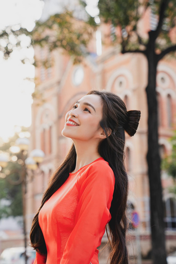 Bộ ảnh được thực hiện tại Nhà thờ Đức Bà - thành phố Hồ Chí Minh.