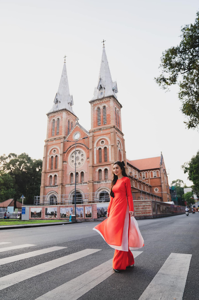 Hàng ngàn bình luận để lại khen ngợi nhan sắc 'không tuổi' của Hiền Thục.