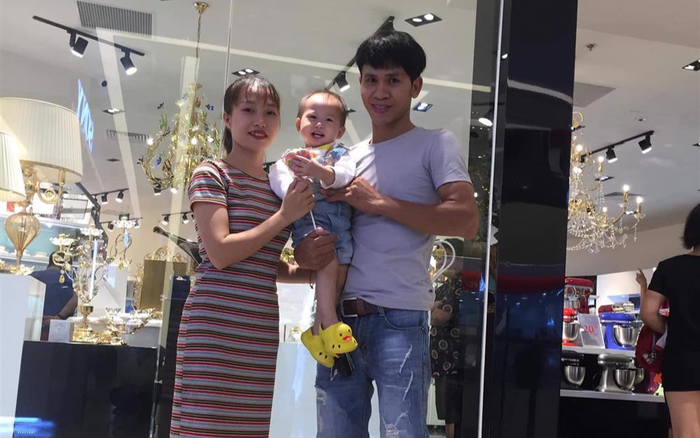 Khoảnh khắc hạnh phúc của anh Nguyễn Ngọc Mạnh khi được vợ tặng áo thu hút triệu view Ảnh 2