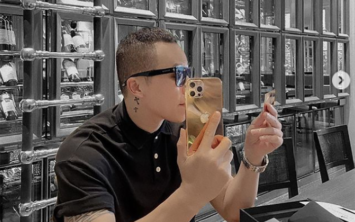 Khắc Tiệp khoe iPhone 12 Pro Max mạ vàng 18K: Thế giới chỉ có 500 chiếc, choáng nhất là mức giá Ảnh 2