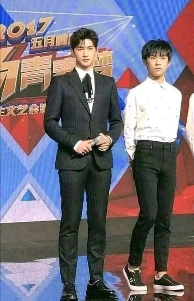 So chiều cao đáng nể của dàn nam thần trong 'Đêm hội Weibo': Vương Nhất Bác - Vương Tuấn Khải bị lép vế Ảnh 7
