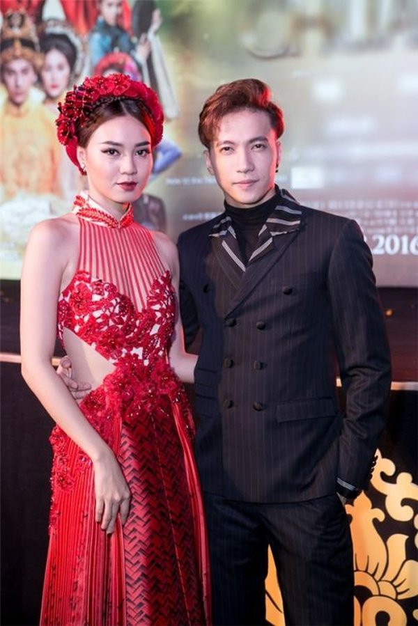 S.T Sơn Thạch phản ứng gắt trước tin đồn Lan Ngọc có clip nhạy cảm: 'Anh sẽ luôn bên cạnh em' Ảnh 1