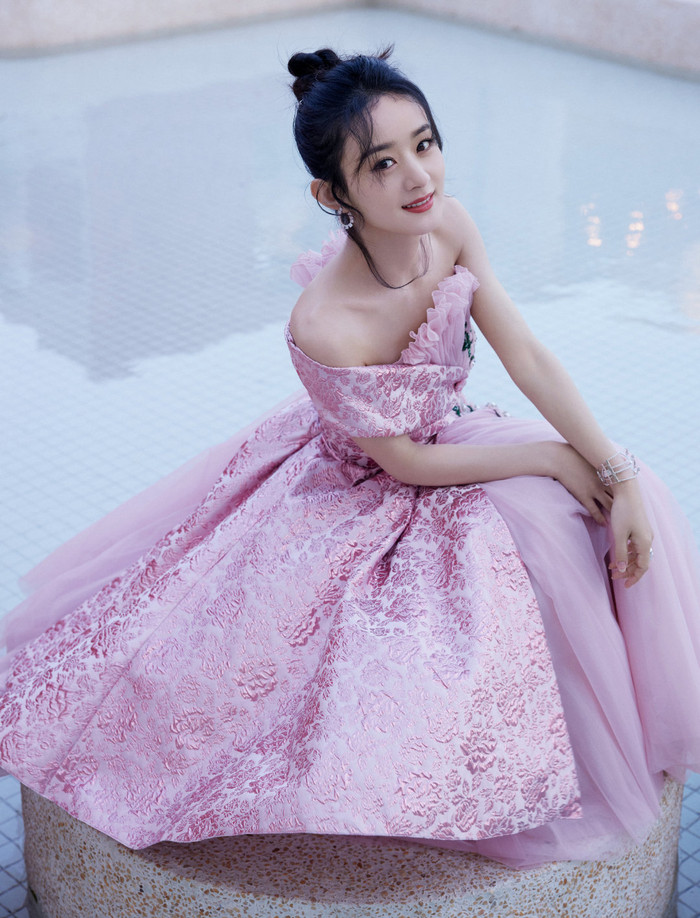 Khán giả 'choáng' với hình ảnh mới nhất của Triệu Lệ Dĩnh trên sóng livestream Ảnh 5