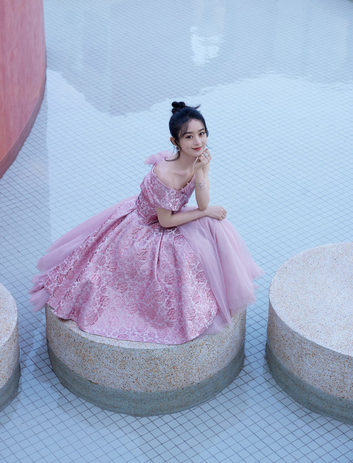 Khán giả 'choáng' với hình ảnh mới nhất của Triệu Lệ Dĩnh trên sóng livestream Ảnh 4