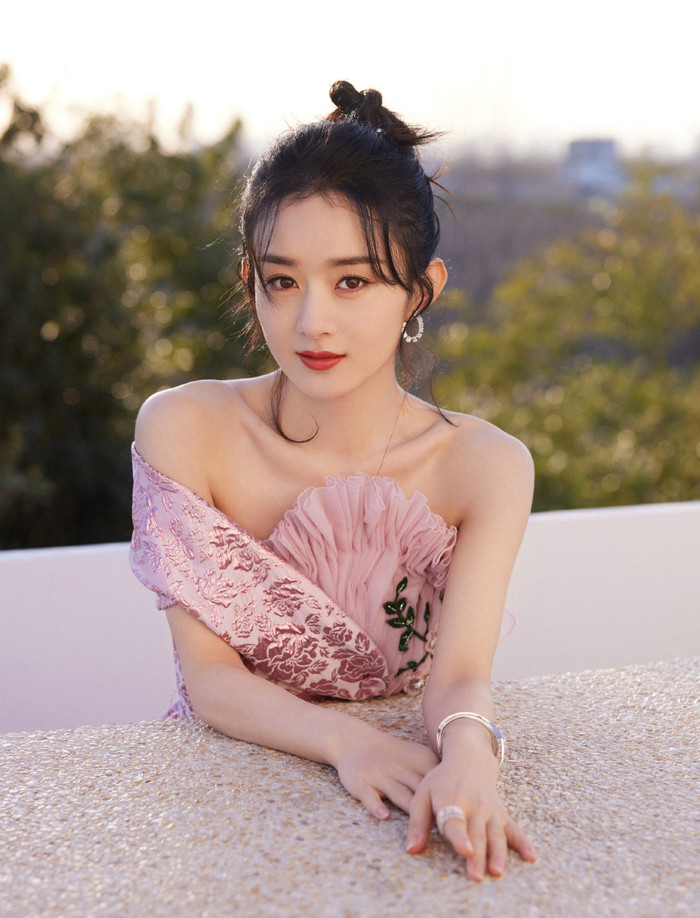 Khán giả 'choáng' với hình ảnh mới nhất của Triệu Lệ Dĩnh trên sóng livestream Ảnh 8