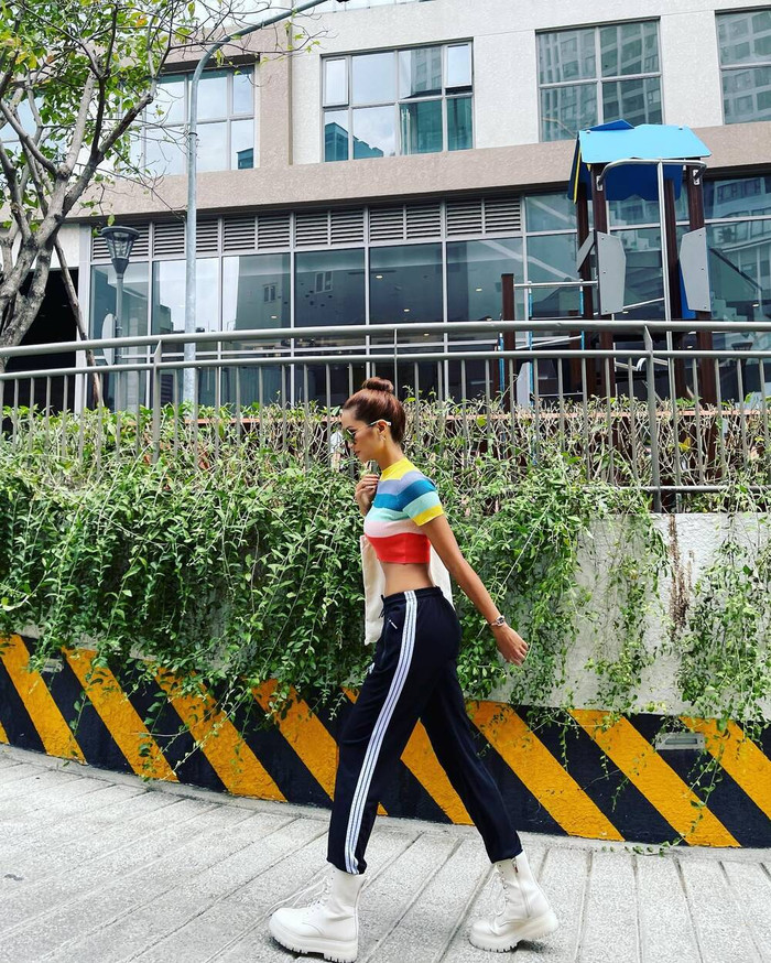 Vòng eo không chút mỡ thừa của nàng hậu Việt Nam khiến dân tình không thể rời mắt