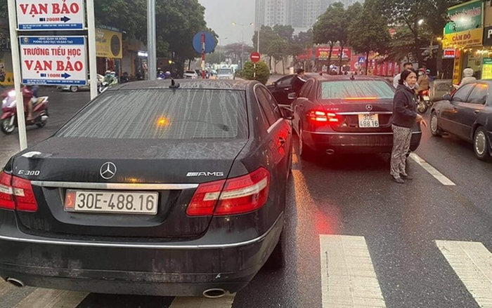 Vụ 2 xe sang Mercedes trùng biển số giữa phố Hà Nội: Đã tìm ra chủ nhân dùng biển số thật Ảnh 2