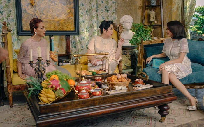 Bóc tách một xã hội 'giả trân' trong Gái già lắm chiêu V: Giàu và giỏi ư? Chưa đủ đâu! Ảnh 2