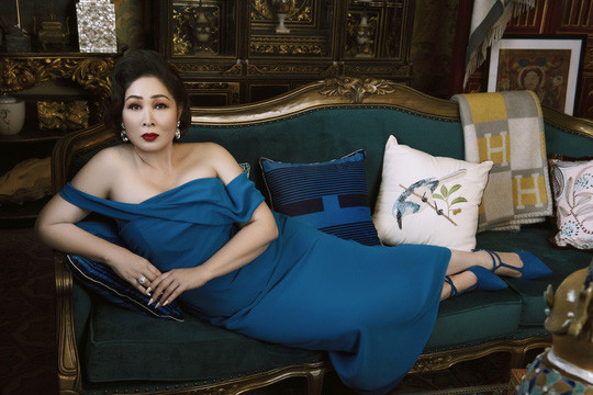 Bóc tách một xã hội 'giả trân' trong Gái già lắm chiêu V: Giàu và giỏi ư? Chưa đủ đâu! Ảnh 9