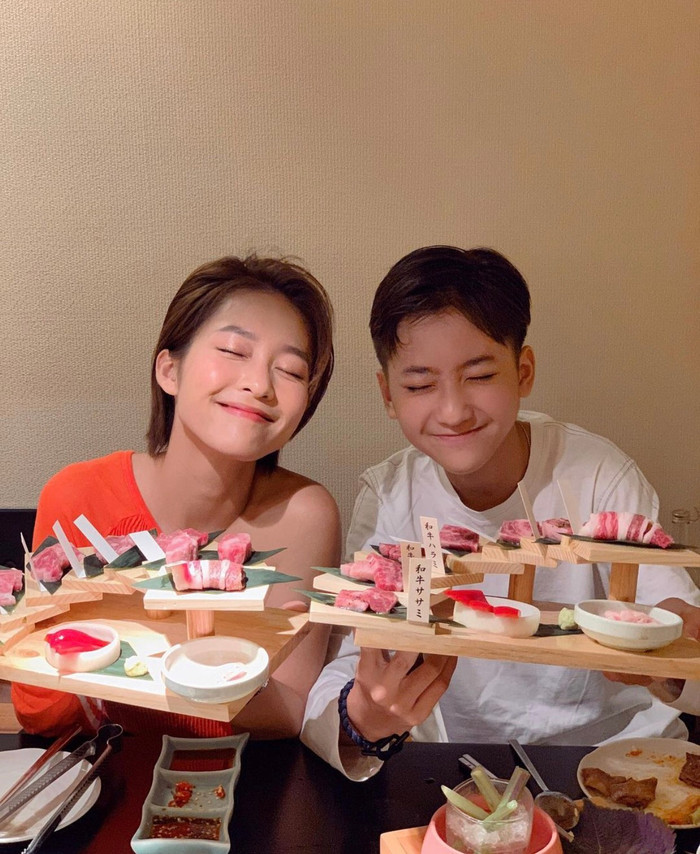 Hai chị em vô cùng thân thiết 