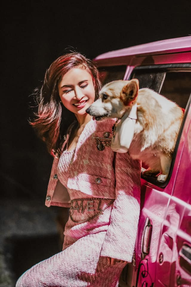 Mina Phạm vẫn đăng hình sống ảo đều đều kèm trạng thái triết lý