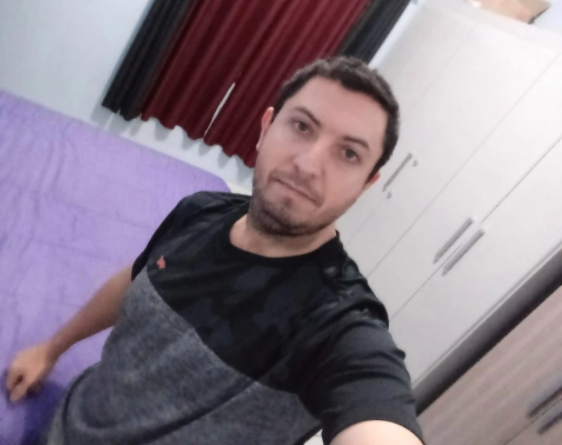 Khi gây án xong, hắn còn đến dự lễ tang của cô bé tội nghiệp. 