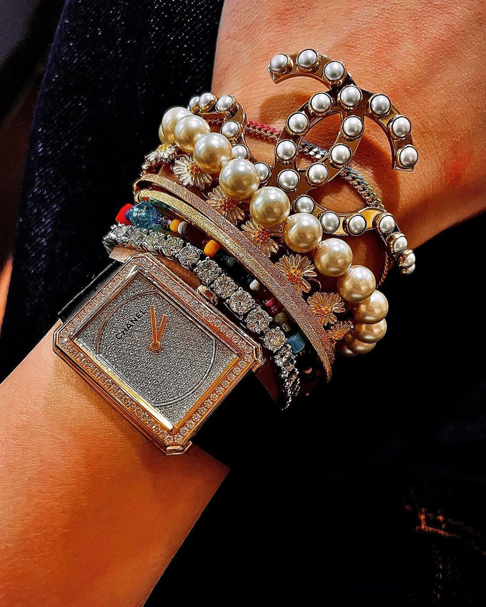 G-Dragon khoe loạt phụ kiện đến từ thương hiệu thời trang xa xỉ.