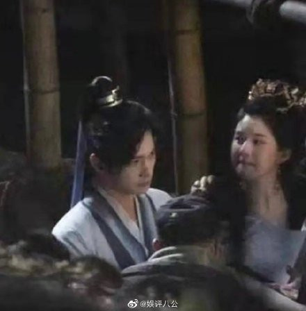 Triệu Lộ Tư mặt sưng phồng, lộ cằm ngấn mỡ kém sang: Không khác gì một người hầu của Dương Dương! Ảnh 4