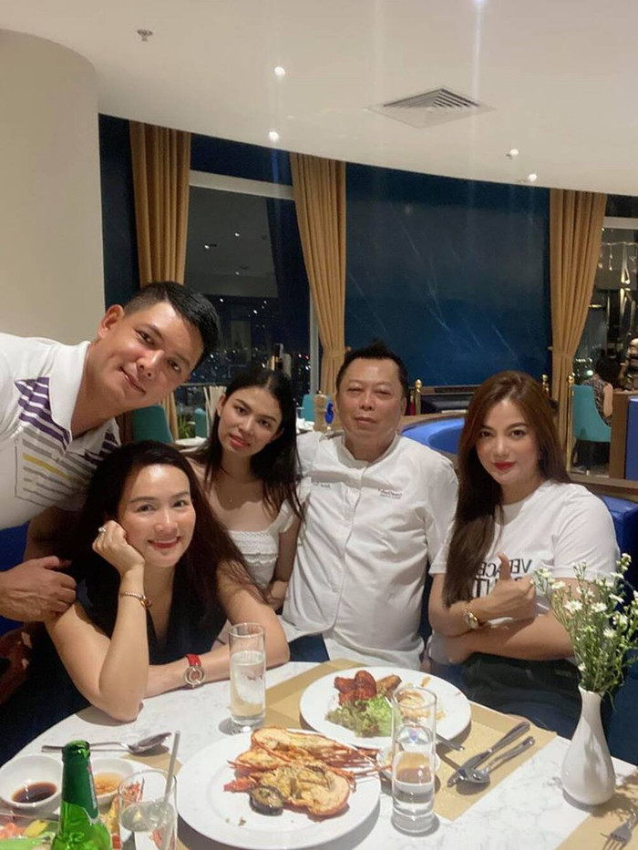 Nữ diễn viên 'Hương Ga' lộ gương mặt mũm mĩm và bắp tay to trong bức ảnh tụ tập ăn uống cùng vợ chồng diễn viên Bình Minh và những người bạn thân thiết