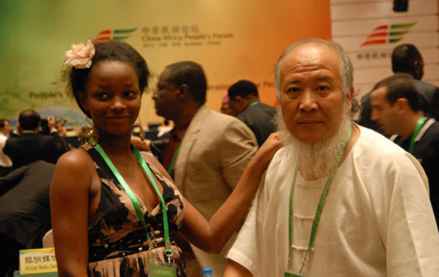 Si mê nàng thơ châu Phi kém 21 tuổi, vị họa sĩ mạnh tay chi 142 tỷ làm đám cưới Ảnh 3