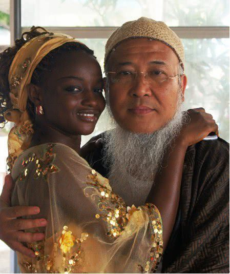 Si mê nàng thơ châu Phi kém 21 tuổi, vị họa sĩ mạnh tay chi 142 tỷ làm đám cưới Ảnh 4