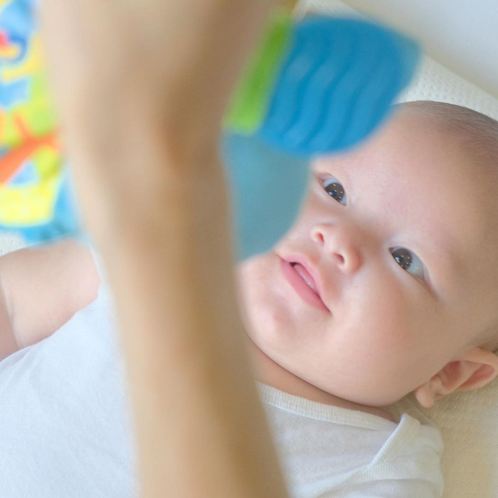 Trước đó, khi Hà Hồ chia sẻ những hình ảnh của Leon trên mạng xã hội, đã có nhiều bình luận nhận ra sự giống nhau của nhóc tỳ với Kim Lý