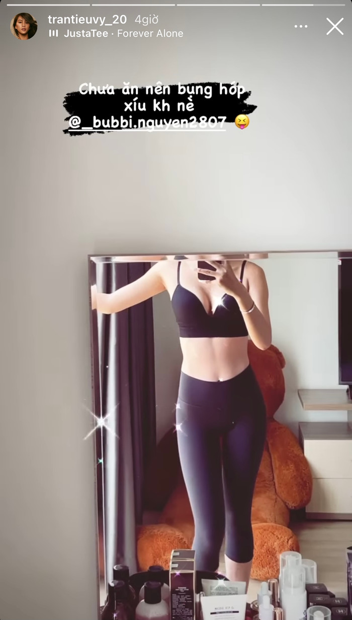 Hoa hậu Tiểu Vy diện đồ bó sát khoe body cực phẩm