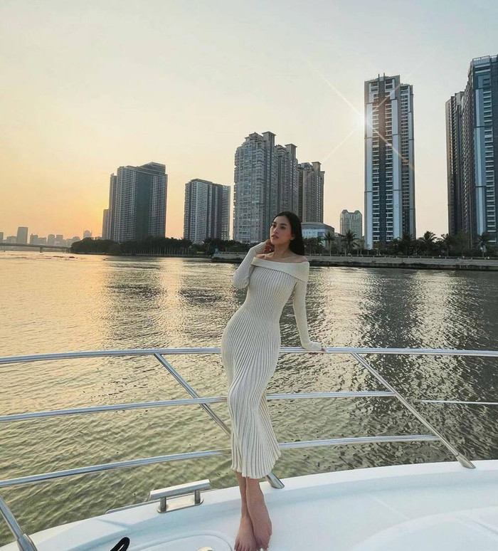 Sau khi kết thúc nhiệm kì Hoa hậu của mình, Tiểu Vy đã có sự 'lột xác' về ngoại hình lẫn phong cách