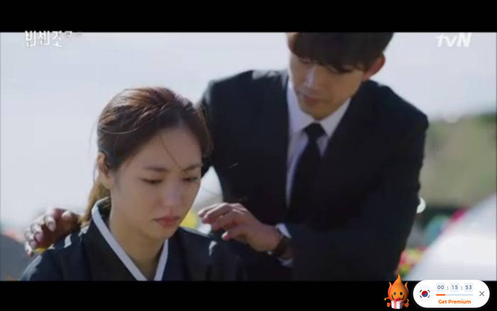 Cô lặng lẽ tổ chức đám tang cho cha với sự giúp đỡ của Jang Joon Woo