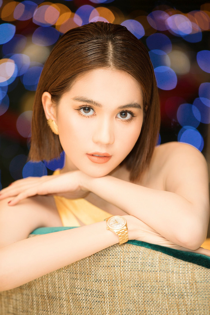 Cô chia sẻ rằng sẽ kết hôn vào muộn nhất là trong hai năm tới, bởi cô cho rằng mình đã 32, không còn trẻ nữa. Mong muốn sinh đôi một trai một gái của 'nữ hoàng nội y' là đều chắc chắn khi cô kết hôn cùng một người chồng được xem là hợp 'phong thủy' với mình.