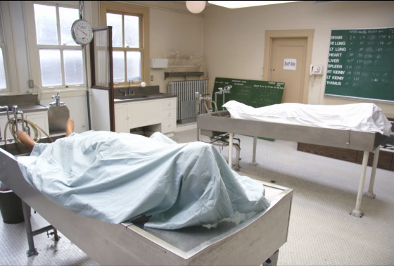 Nhận được tin dữ, hôm 1/3, gia đình Gombi đã chuyển anh sang bệnh viện công gần đó để pháp y mổ tử thi.